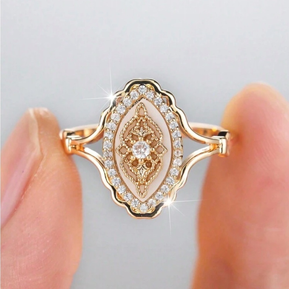 NEW Elegant Rhinestone Fashion Jewelry Ring